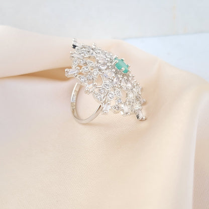 Detailed small stone ring (mint)