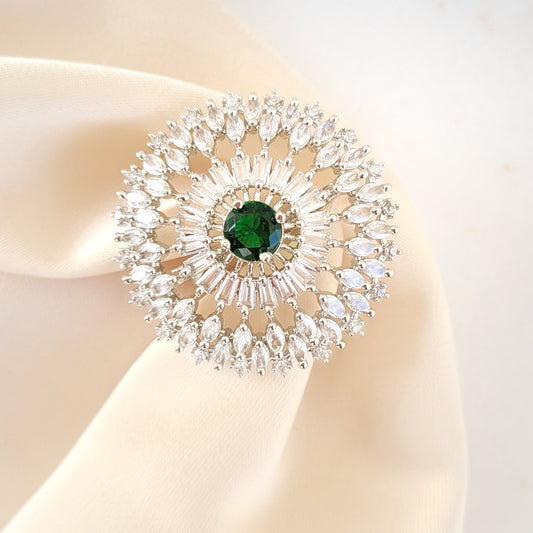 Detailed small stone ring (Emerald)